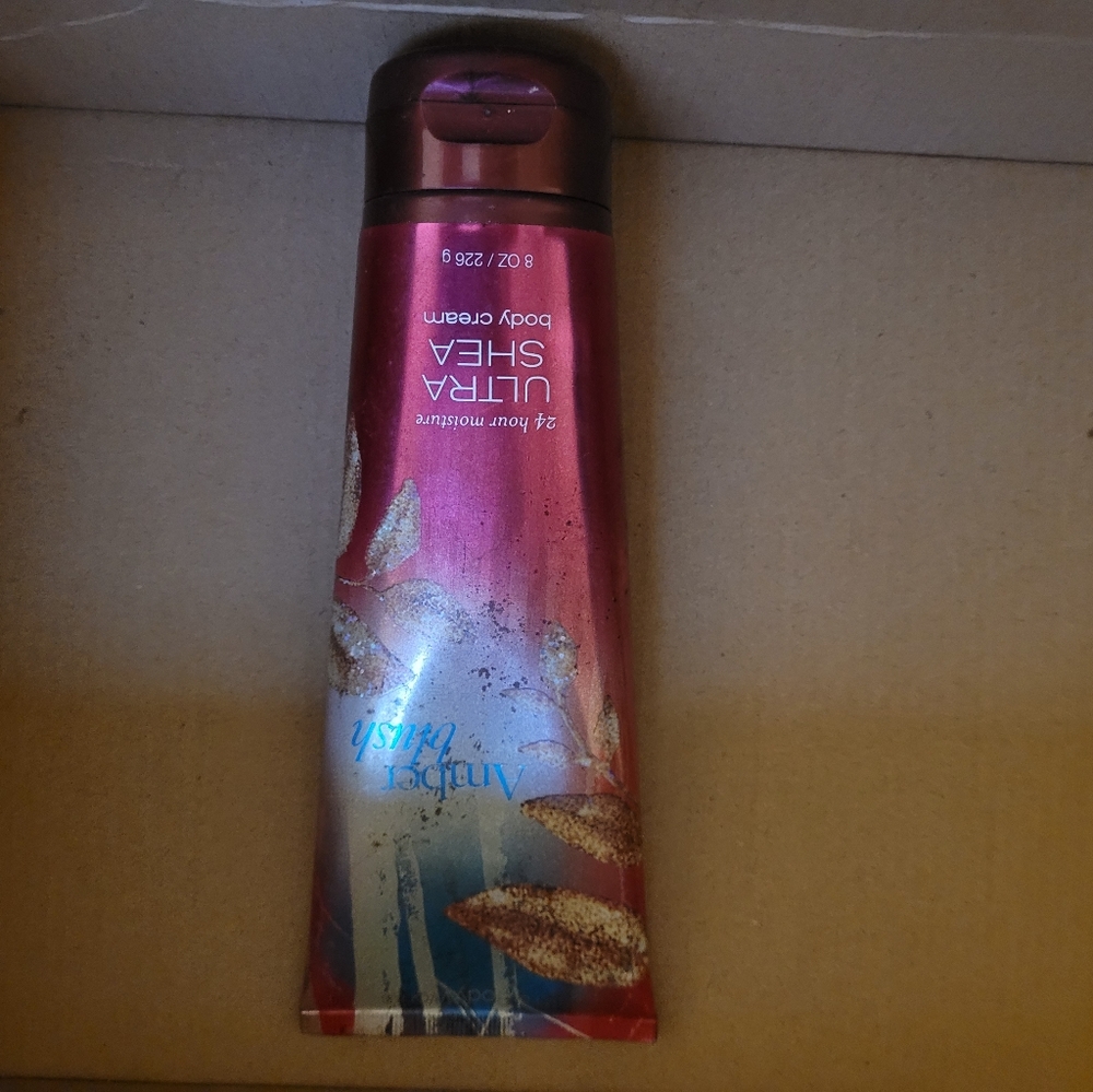 8oz B&BW body cream